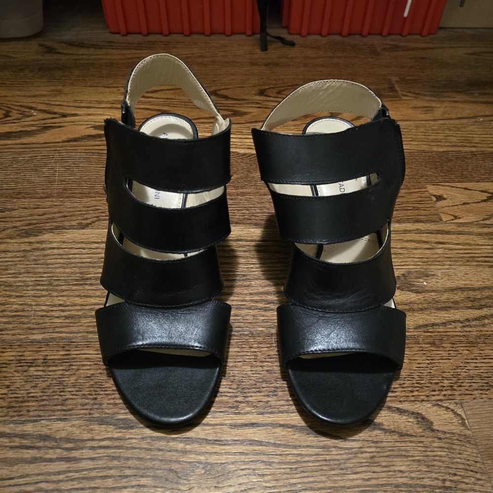 Adrienne Vittadini 8.5 Black Leather Wedge Sandals